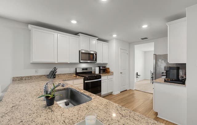 3-bedroom rental at 15311 Nest Jct in Von Ormy, TX — photo 5