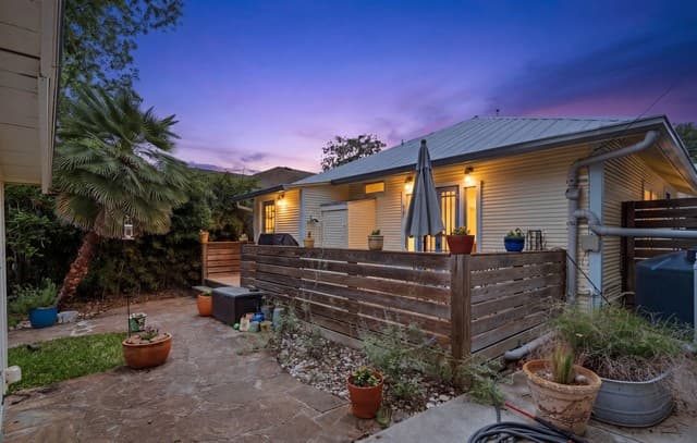 2-bedroom rental at 310 Queen Anne Ct in San Antonio, TX — photo 4