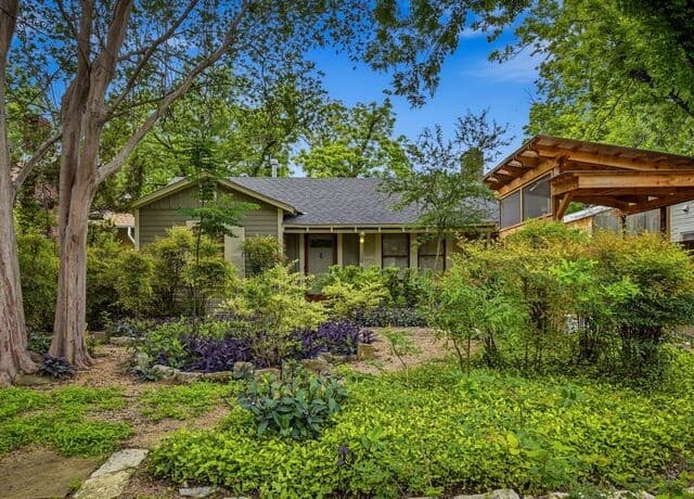 2-bedroom rental at 114 Armour Place in San Antonio, TX — photo 2