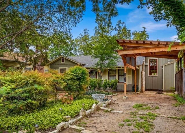 2-bedroom rental at 114 Armour Place in San Antonio, TX — photo 3