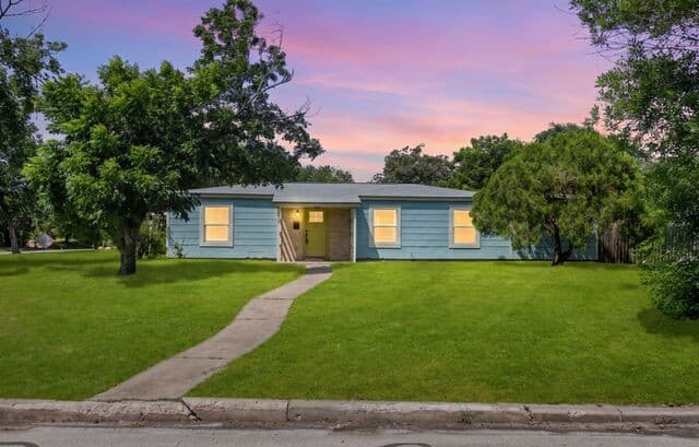 3-bedroom rental at 103 Wellesley in San Antonio, TX — photo 1