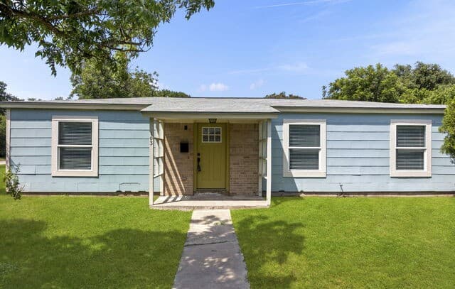 3-bedroom rental at 103 Wellesley in San Antonio, TX — photo 2