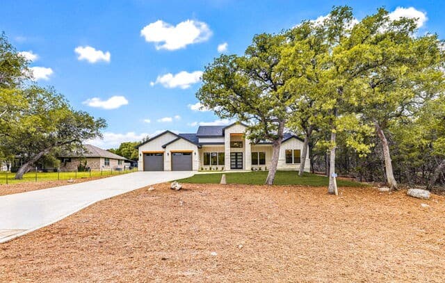 4-bedroom rental at 112 River View Dr in Boerne, TX — photo 2