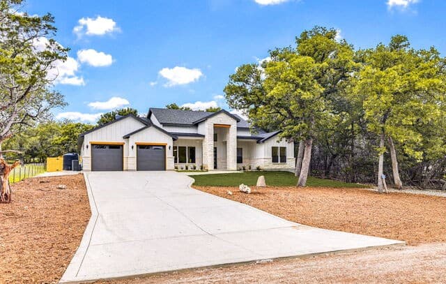 4-bedroom rental at 112 River View Dr in Boerne, TX — photo 3