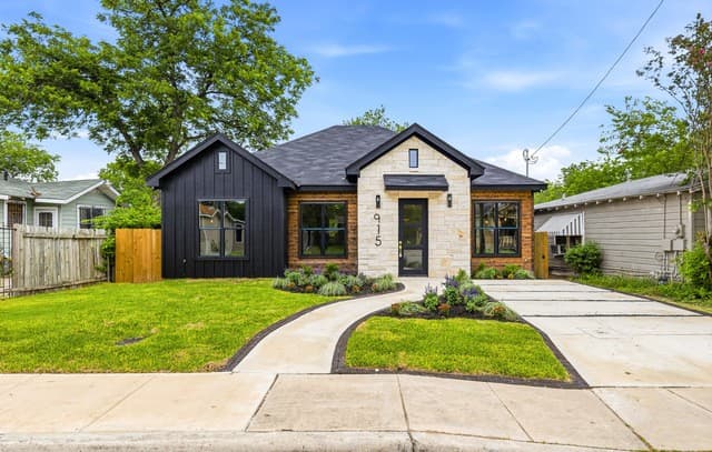 3-bedroom home for sale at 915 Potomac in San Antonio TX