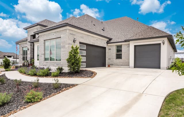 4-bedroom rental at 102 Cascada in Boerne, TX — photo 3