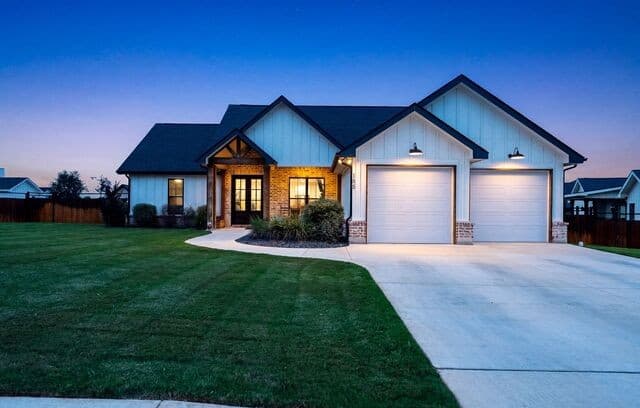 4-bedroom home for sale at 156 Woodbridge Dr in La Vernia TX