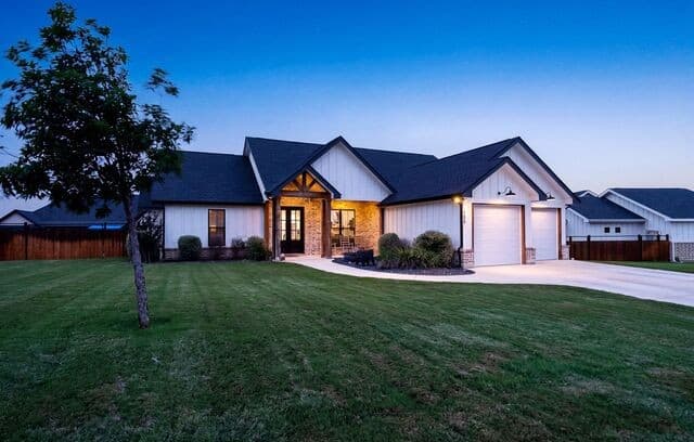 Home for sale at 156 Woodbridge Dr in La Vernia, TX — photo 3