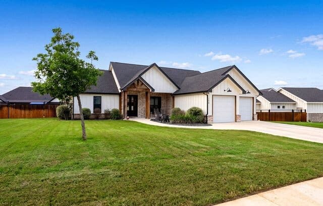 Home for sale at 156 Woodbridge Dr in La Vernia, TX — photo 4