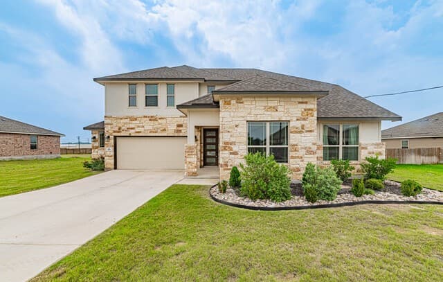 4-bedroom home for sale at 109 Willow Oak Trl in Floresville TX