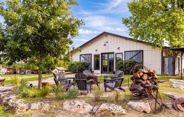 4-bedroom rental at 121 Simpson Rd in Comfort, TX — photo 3