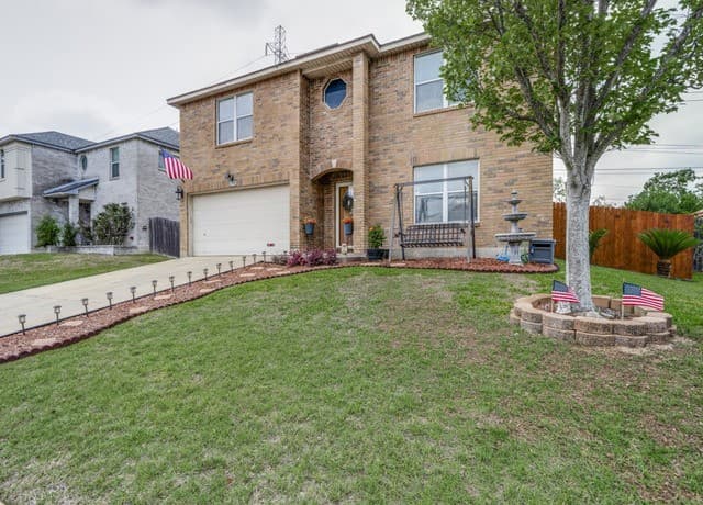 4-bedroom home for sale at 7709 Avery Rd in Live Oak TX