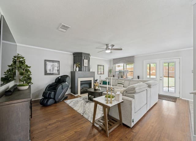 Home for sale at 7709 Avery Rd in Live Oak, TX — photo 4