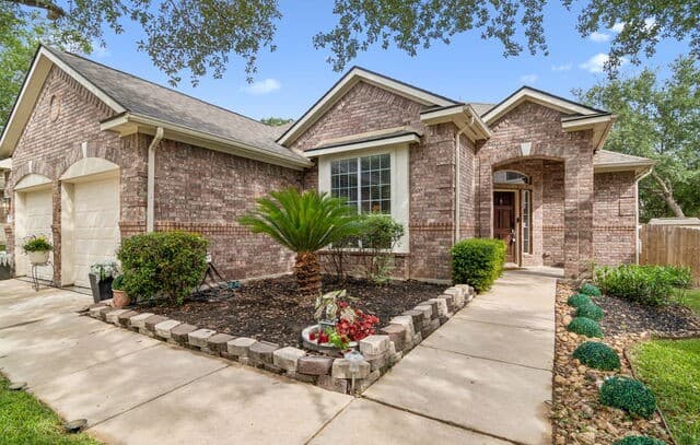 4-bedroom rental at 1008 Oak Rdg in Schertz, TX — photo 2