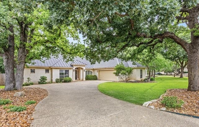 3-bedroom rental at 30223 Fairway Ash in Fair Oaks Ranch, TX — photo 2