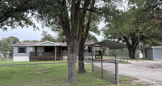 3-bedroom rental at 309 Hickory Run in La Vernia, TX — photo 1
