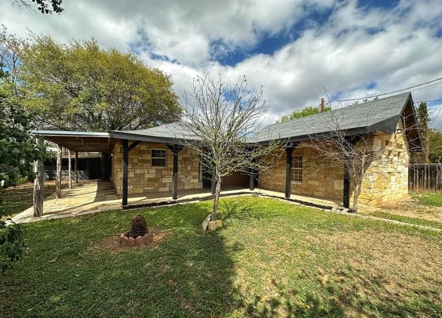 3-bedroom home for sale at 10B Fm 473 in Comfort TX