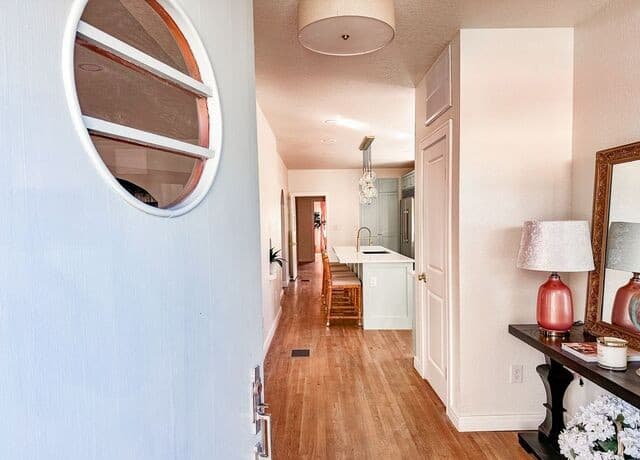 4-bedroom rental at 102 Luther Dr in Olmos Park, TX — photo 3