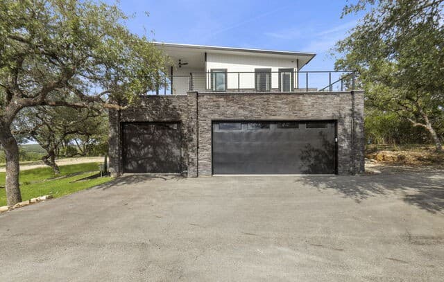 3-bedroom rental at 109 Pond View Ct in Spring Branch, TX — photo 2