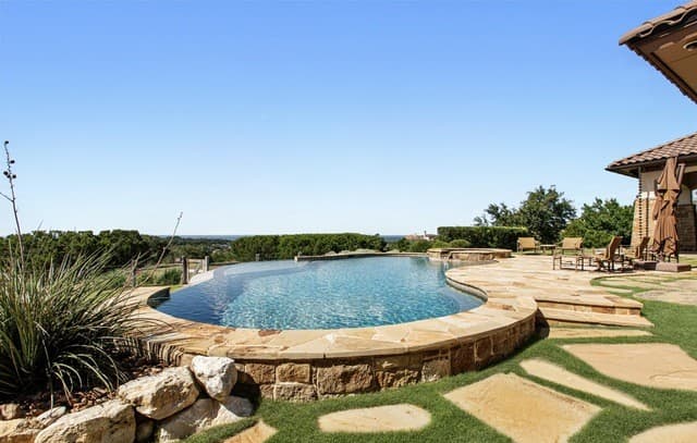 4-bedroom rental at 2428 Clubs in Boerne, TX — photo 3