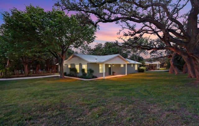 4-bedroom rental at 404 Oak Park Dr in Boerne, TX — photo 1