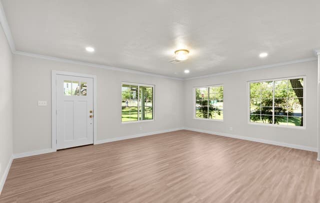 4-bedroom rental at 404 Oak Park Dr in Boerne, TX — photo 5