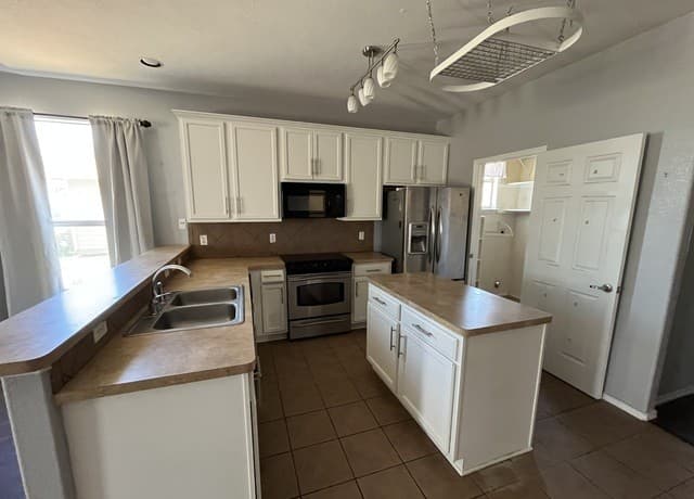 4-bedroom rental at 3753 Pebble Beach in Schertz, TX — photo 4