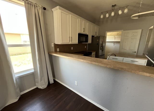 4-bedroom rental at 3753 Pebble Beach in Schertz, TX — photo 5