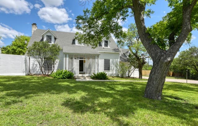 5-bedroom rental at 110 Sunrise Dr. in San Antonio, TX — photo 1