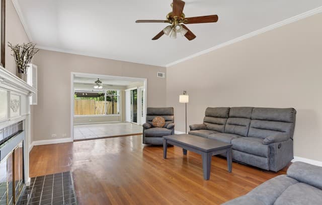 5-bedroom rental at 110 Sunrise Dr. in San Antonio, TX — photo 4