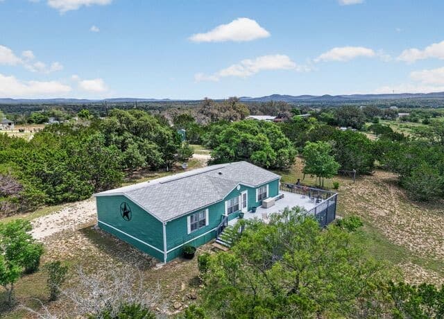 2-bedroom home for sale at 1721 Lakeshore Dr N in Bandera TX