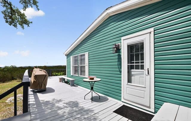 Home for sale at 1721 Lakeshore Dr N in Bandera, TX — photo 3
