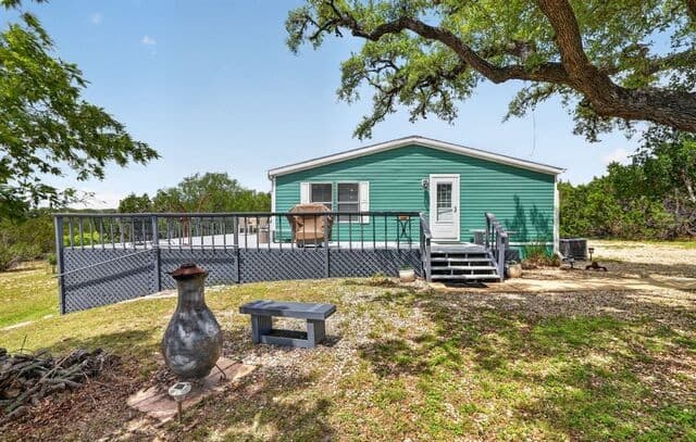 Home for sale at 1721 Lakeshore Dr N in Bandera, TX — photo 5