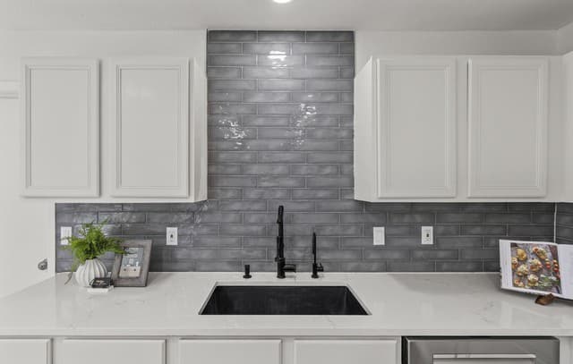 3-bedroom rental at 1923 Town Oak Dr in San Antonio, TX — photo 4