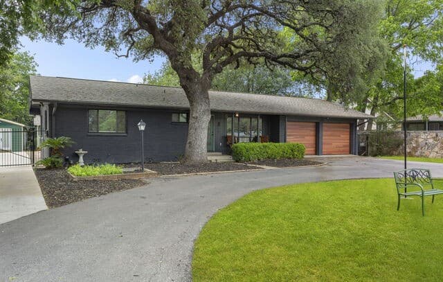 3-bedroom rental at 604 Schweppe St in Boerne, TX — photo 3