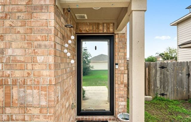 3-bedroom rental at 15244 Sleepy River Way in Von Ormy, TX — photo 5