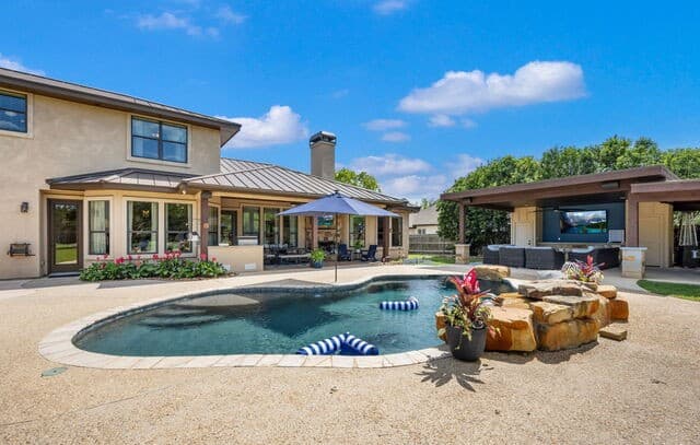 4-bedroom rental at 8820 Cavalry Dr in Boerne, TX — photo 1