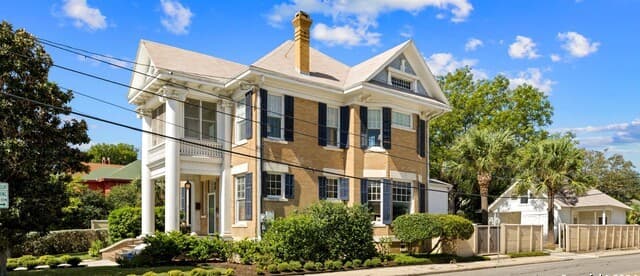 4-bedroom rental at 623 Augusta in San Antonio, TX — photo 5