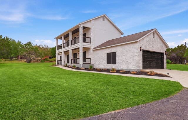 4-bedroom rental at 150 Lake View Dr in Boerne, TX — photo 5