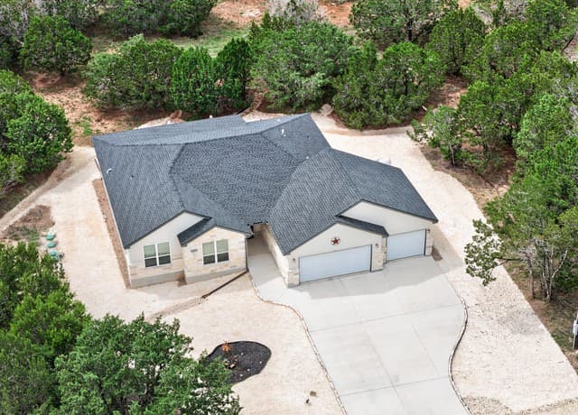 Home for sale at 258 Heinen Rd in Bandera, TX — photo 2