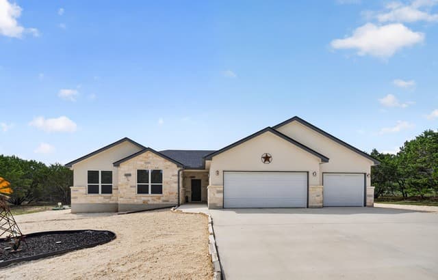 Home for sale at 258 Heinen Rd in Bandera, TX — photo 5