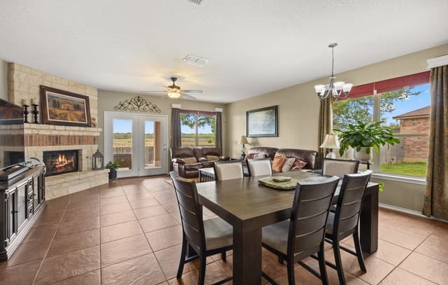 3-bedroom rental at 232 Winding Riv in Boerne, TX — photo 4