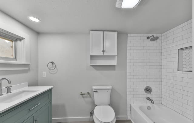 Home for sale at 804 Commerce St in Pleasanton, TX — photo 3