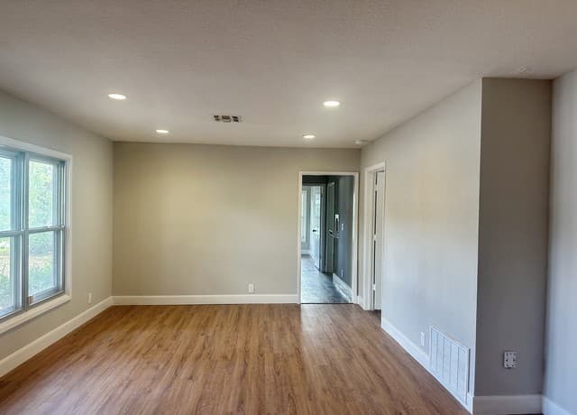 Home for sale at 740 Rittiman Rd in Terrell Hills, TX — photo 2
