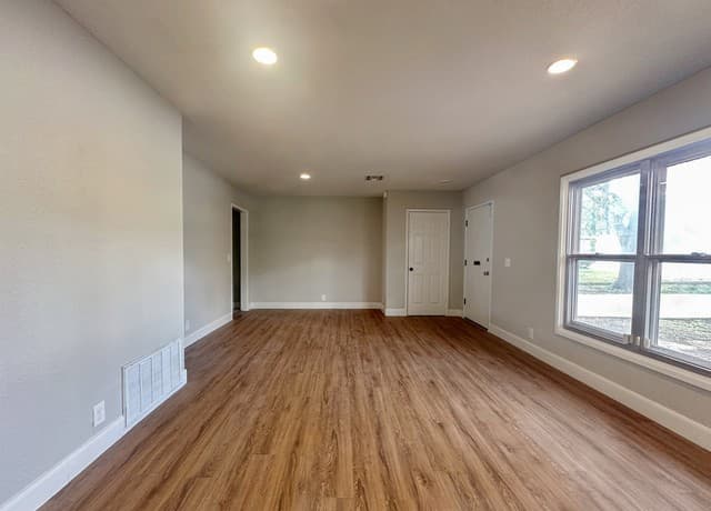 Home for sale at 740 Rittiman Rd in Terrell Hills, TX — photo 3