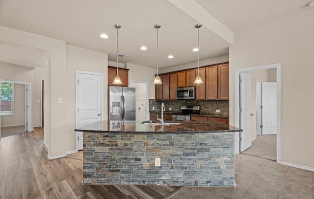4-bedroom rental at 129 Enchanted View in Cibolo, TX — photo 5