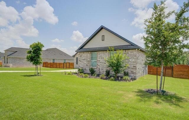 5-bedroom rental at 237 Bryant Park in Castroville, TX — photo 2