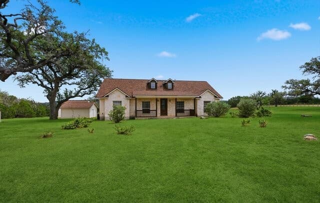 3-bedroom rental at 124 Majestic Oaks Dr in Boerne, TX — photo 2