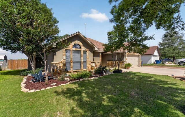 Home for sale at 317 Yorktown in Pleasanton, TX — photo 4