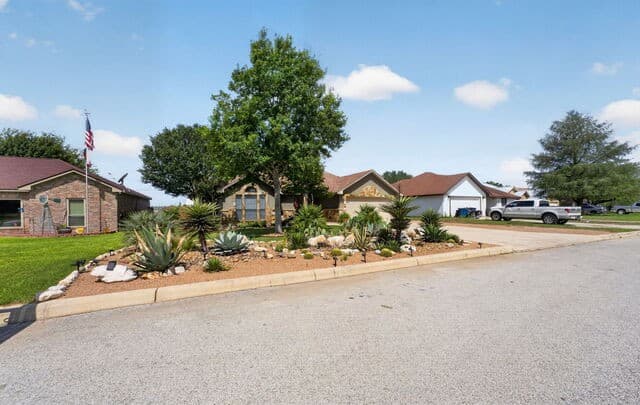 Home for sale at 317 Yorktown in Pleasanton, TX — photo 5